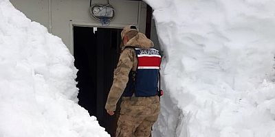 Amca ve Yeğeni Jandarma Kurtardı