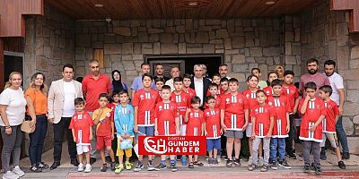 Geleceğin Yıldızlarına Forma Jesti