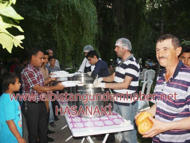 Her Gün 20 Bin Kişiye Sıcak Aş
