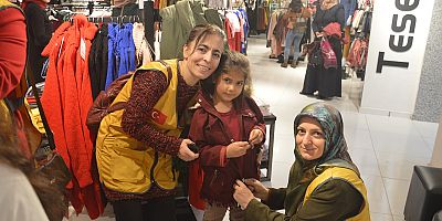 İyilik Der Minik Yüreklere Dokundu