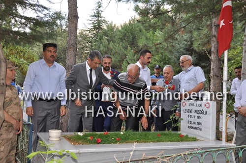 Şehitlikler Çiçeklerle Donatıldı