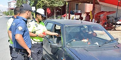 Sen misin Arabanda Sigara İçen!..