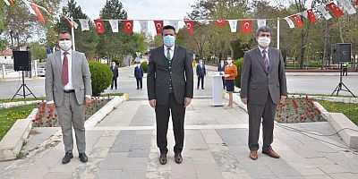 Tören Sade Ama Coşku Kalplerde