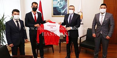Ünal’a Elbistanspor Ziyaretinde Forma Jesti